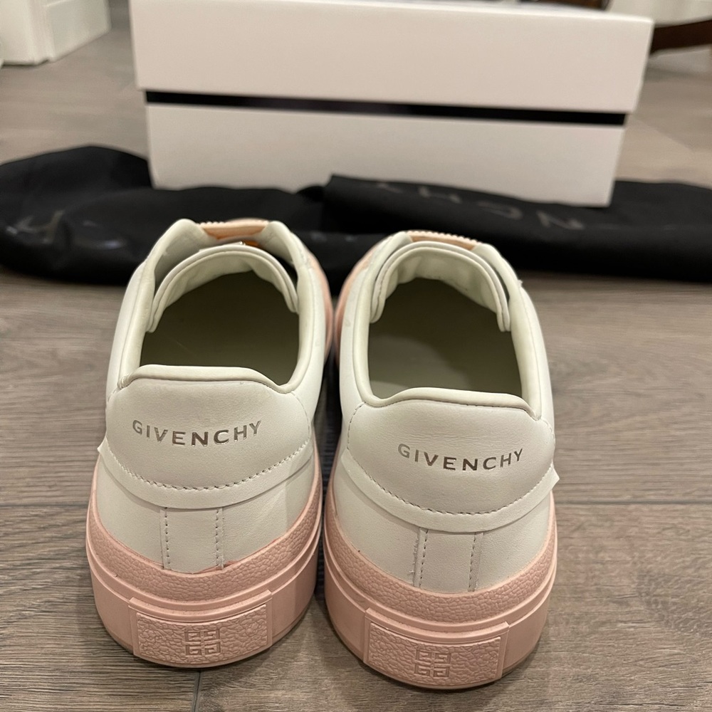Givenchy city sneakers - size 9
